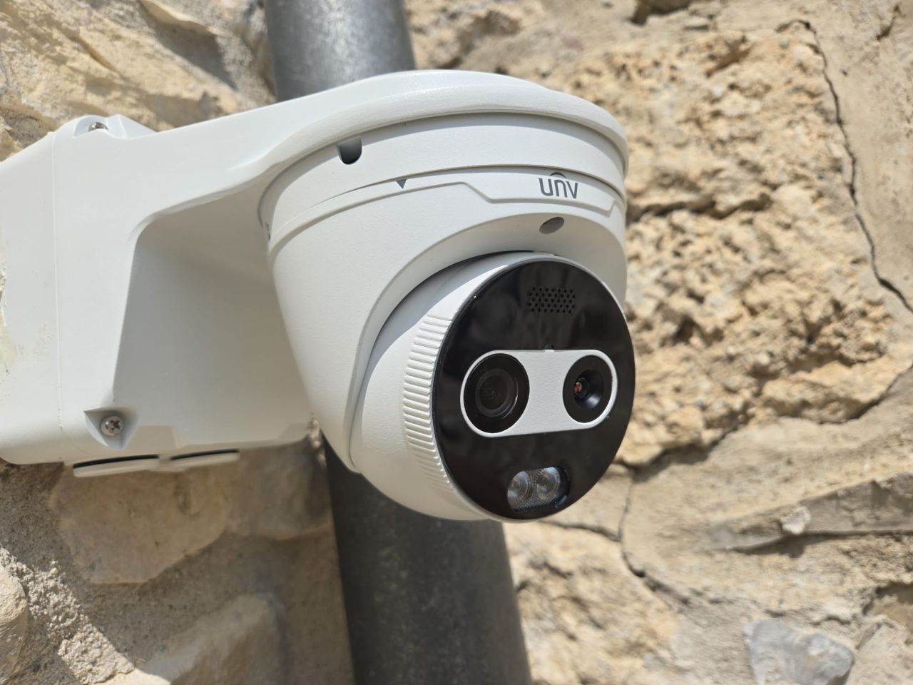 Caméra de vidéosurveillance thermique sur un dépôt à Alès