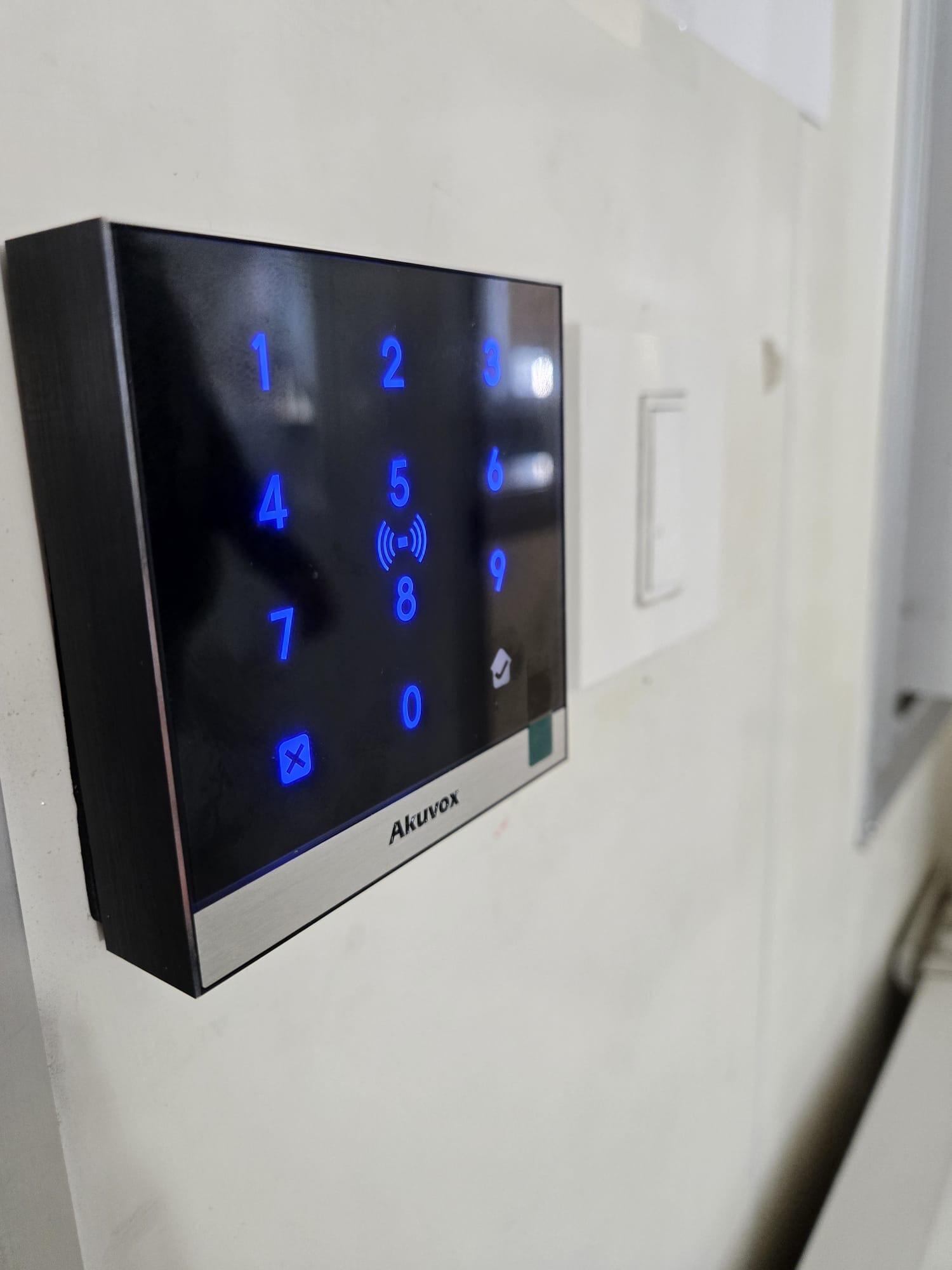 Contrôle d'accès par badge des cellules de stockage au Crès