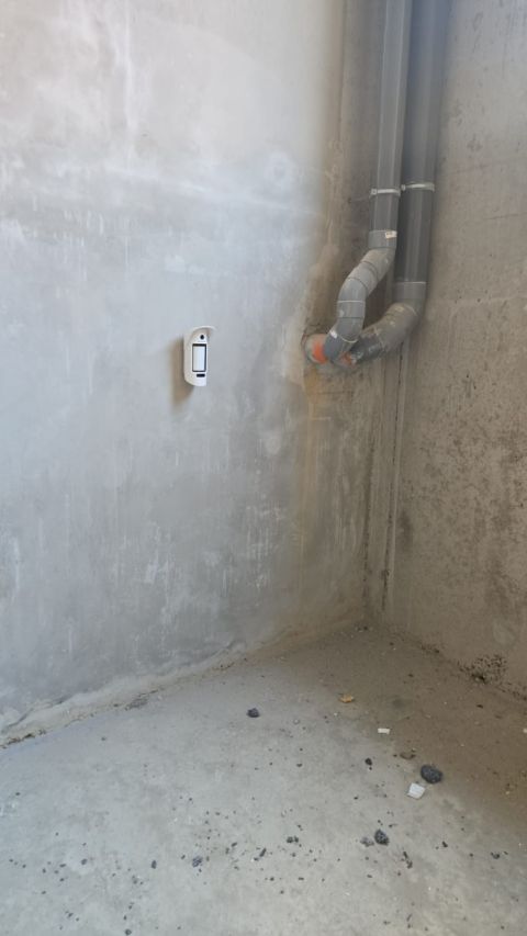 Détecteur anti-intrusion installé sur un chantier de copropriété à Alès
