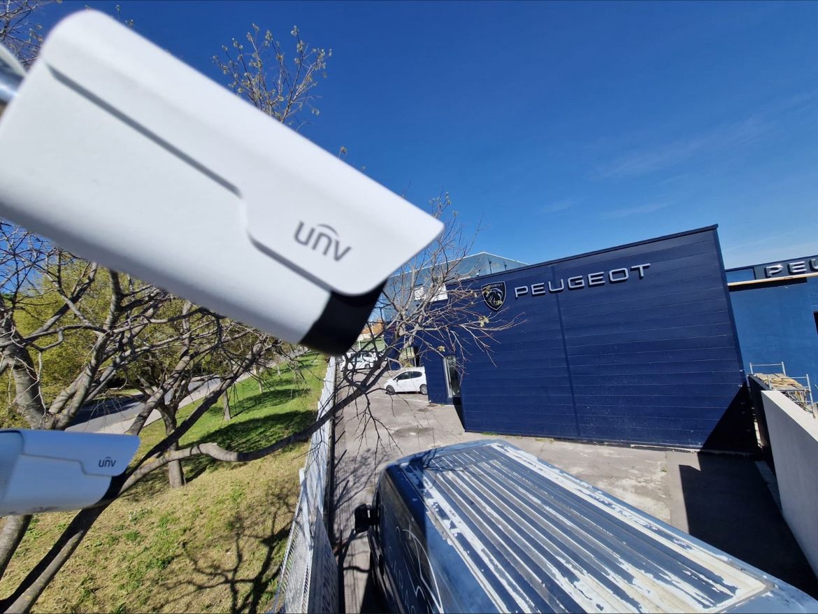 Caméras de vidéosurveillance installées dans une concession automobile à Lattes