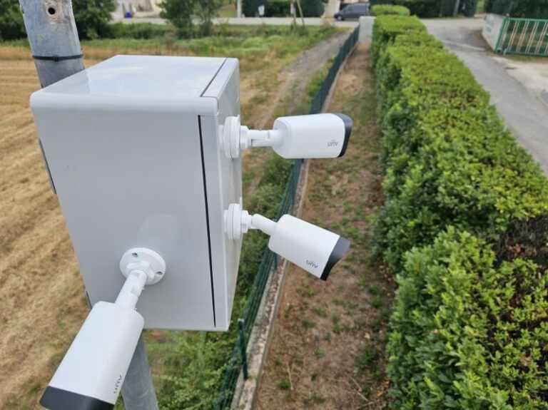 Caméras de sécurité installées sur le site d’une entreprise de travaux publics à Nîmes
